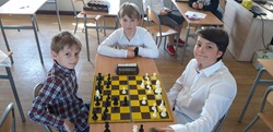 rozgrywka szachowa, uczestnicy szkolnego konkursu szachowego