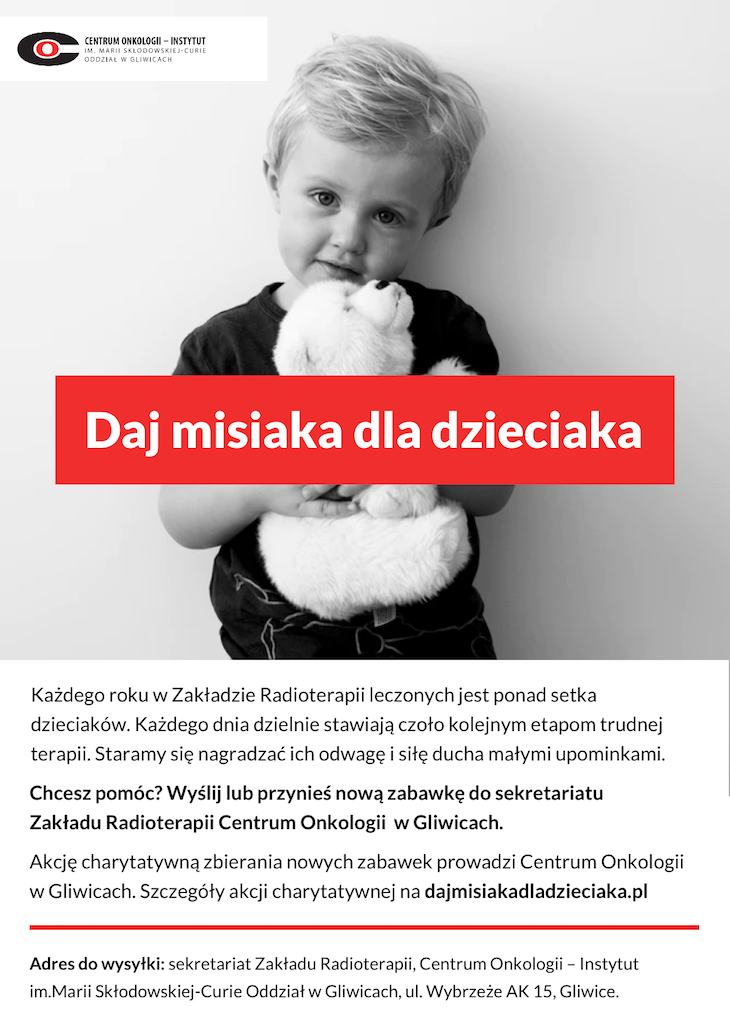 dziecko przytula misia
