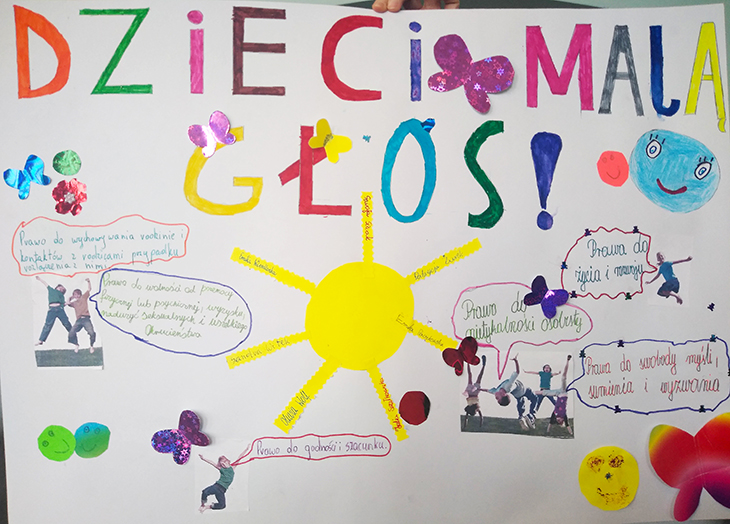 Plakat z hasłami dotyczącymi praw dziecka