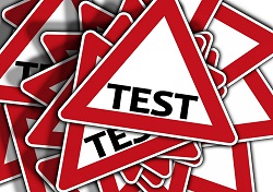 Znak drogowy z napisem TEST