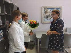 pani dyrektor i uczniowie