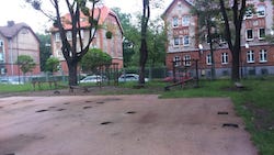 obrazek przedstawia miejsce po placu zabaw