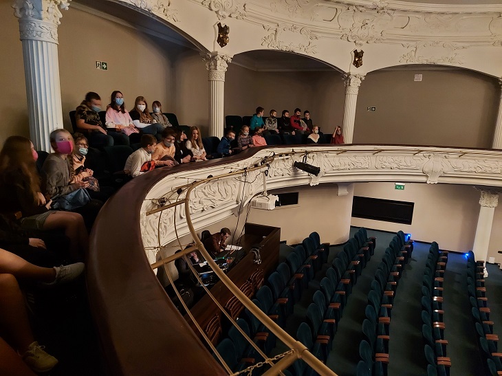 na balkon nie w teatrze dzieci