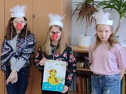 dzieci w przebraniach