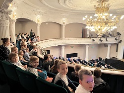w teatrze