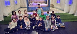 dzieci w teatrze