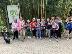 Uczestnicy wycieczki do opolskiego ZOO