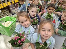 Grupa Bąbelków na warsztatach Dzieciaki Sadzeniaki