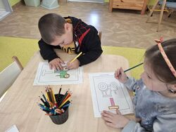 Grupa Bąbelki kolorująca literę T