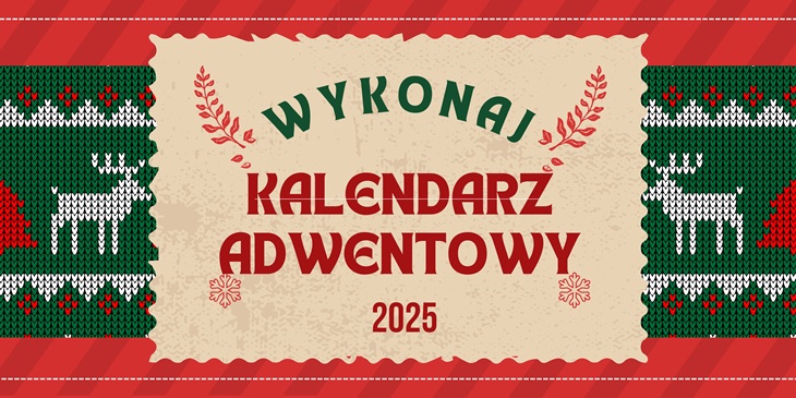 Obraz przedstawia świąteczną, ozdobną grafikę w stylu wełnianego swetra.  Po bokach znajdują się zielone, „dziergane” wzory z białymi reniferami, serduszkami i choinkami.  Tło środkowej części jest beżowe, stylizowane na postarzoną kartkę.  Na środku widnieje napis: „Wykonaj Kalendarz Adwentowy 2025”, ozdobiony czerwonymi gałązkami i śnieżynkami.