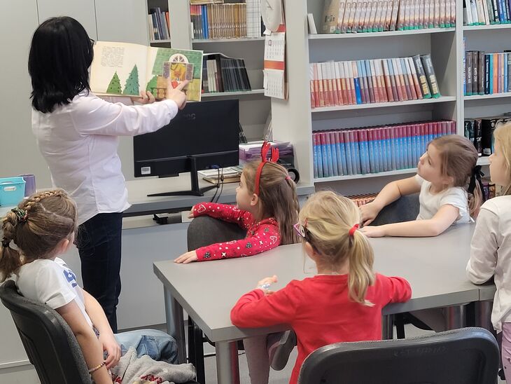 Iskierki w bibliotece