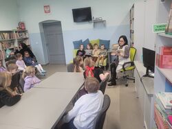 Iskierki w bibliotece szkolnej