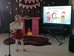 Zuzia z grupy Kropelki na konkursie kolęd i pastorałek