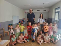 Słoneczka podczas spotkania z policjantem