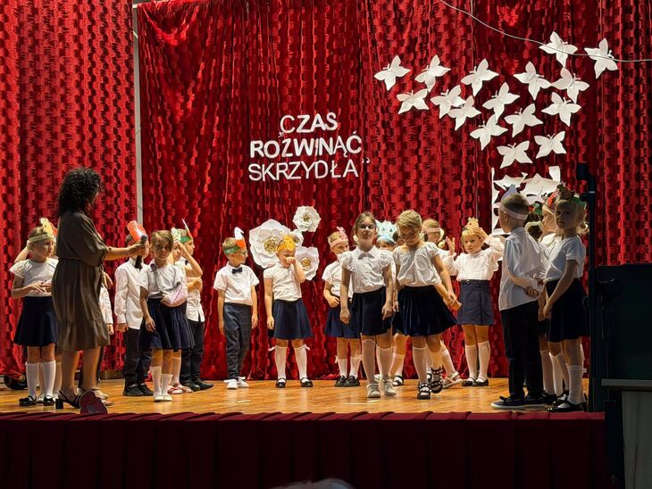 Kropelki podczas przedstawienia z okazji zakończenia przedszkola