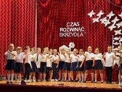 Kropelki podczas przedstawienia z okazji zakończenia przedszkola