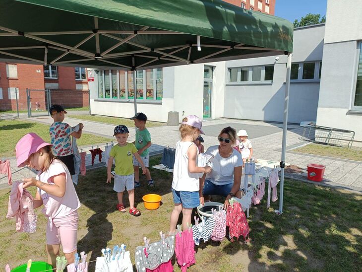 Grupa Bąbelków na zajęciach z panią pedagog