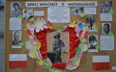 Gablota poświęcona niepodległości Polski